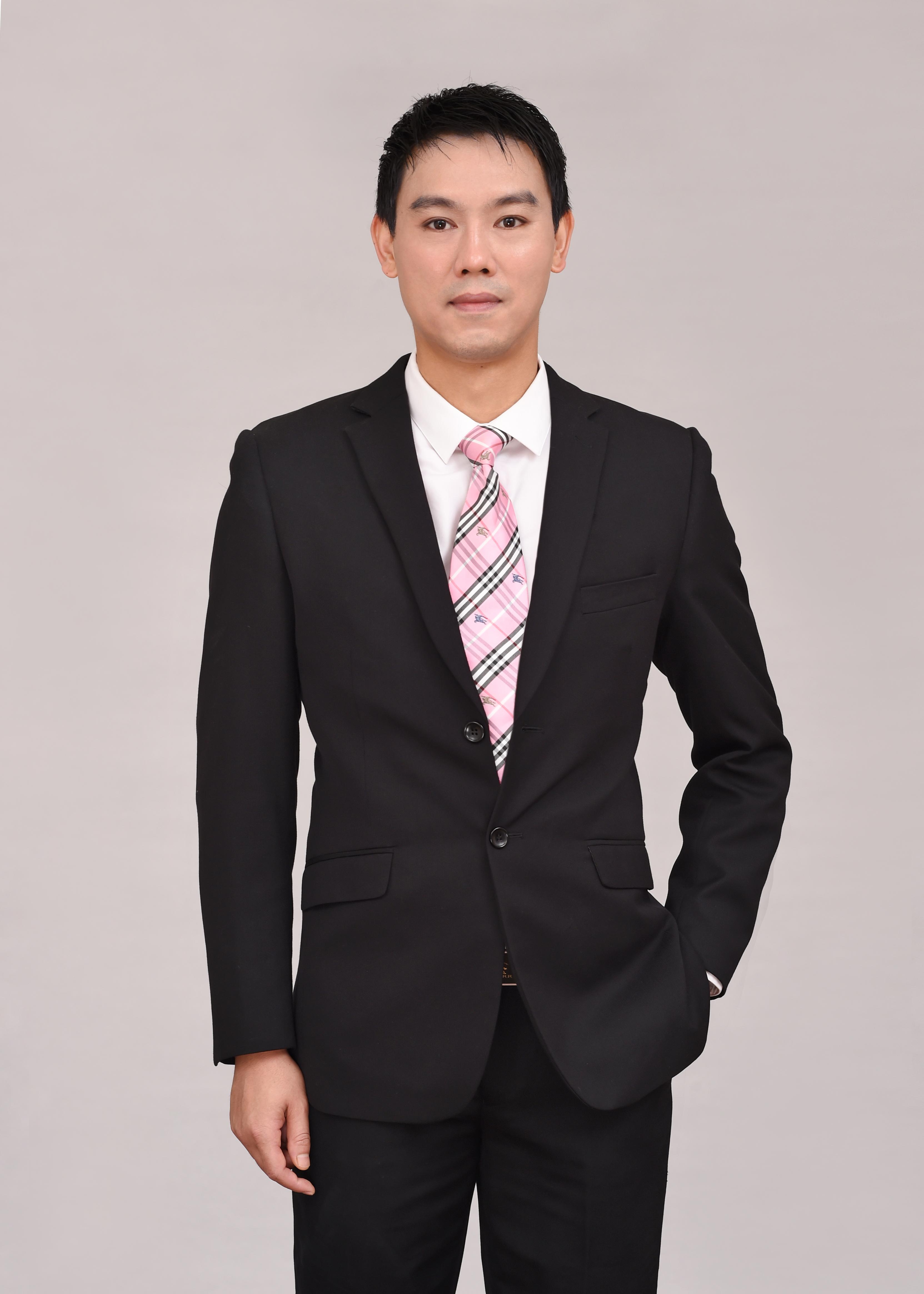 王昌群 视觉与舞美负责人