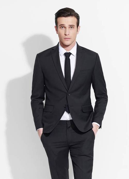 王昌群 视觉与舞美负责人